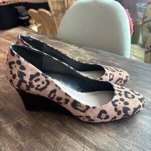 KELLY & KATE Animal Leopard Print Wedge Round Closed Toe Shoes! Excellent! 7